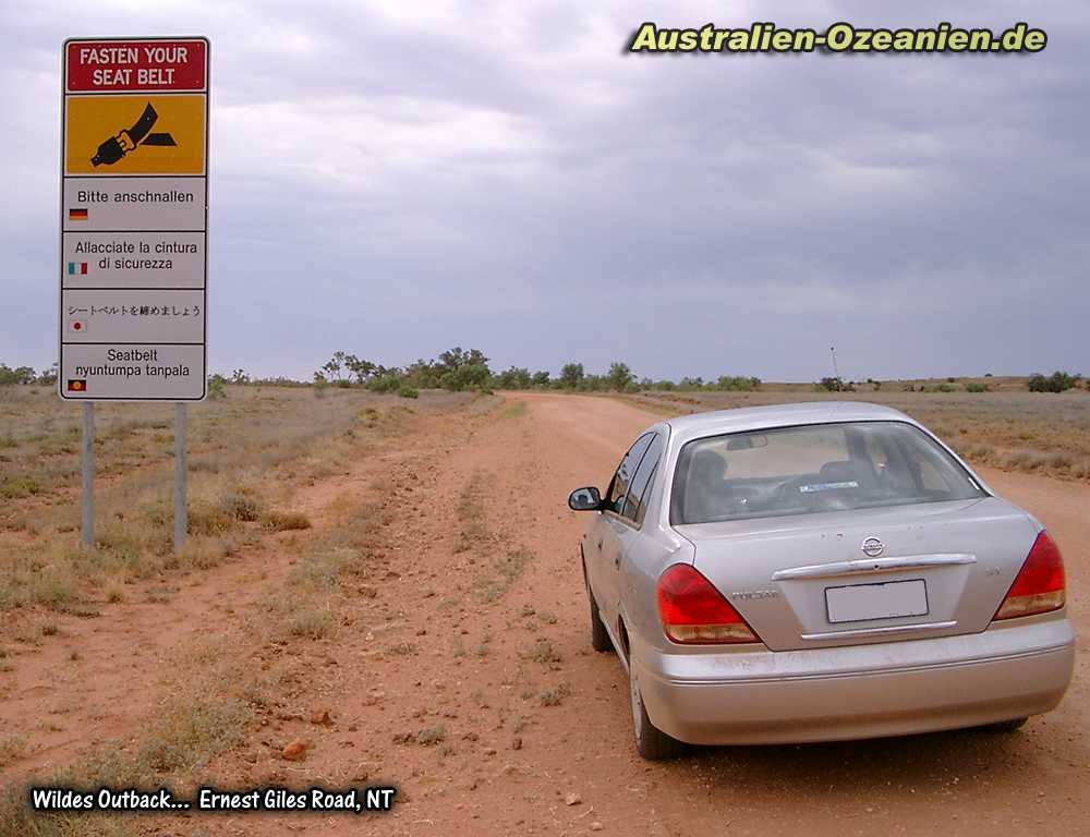unasphaltierte Straße im Outback